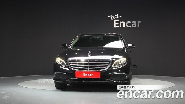 Mercedes-Benz E-Class E300 4MATIC Exclusive
