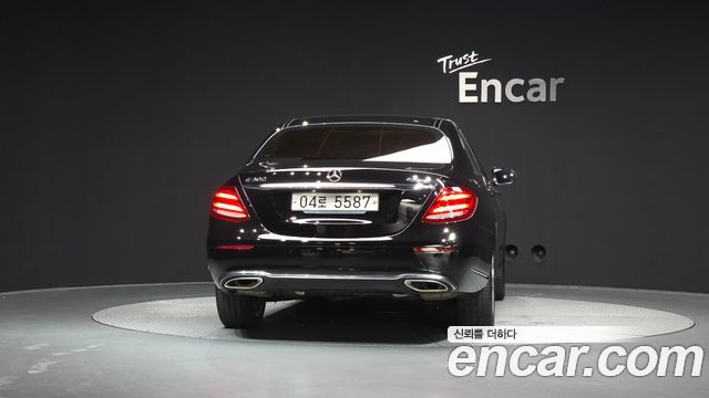 Mercedes-Benz E-Class E300 4MATIC Exclusive