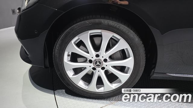 Mercedes-Benz E-Class E300 4MATIC Exclusive