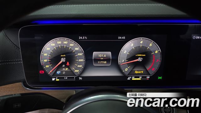 Mercedes-Benz E-Class E300 4MATIC Exclusive