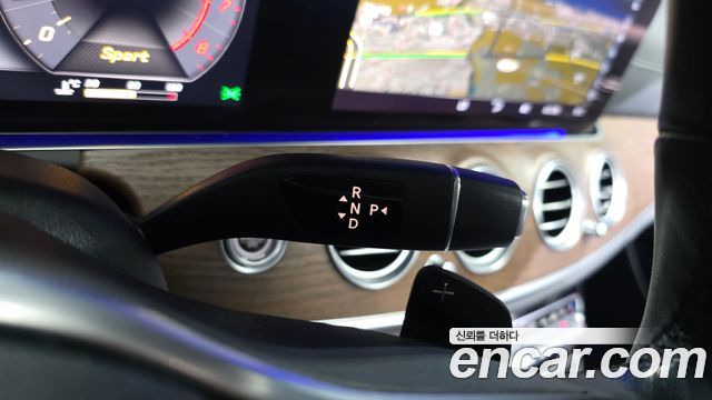 Mercedes-Benz E-Class E300 4MATIC Exclusive