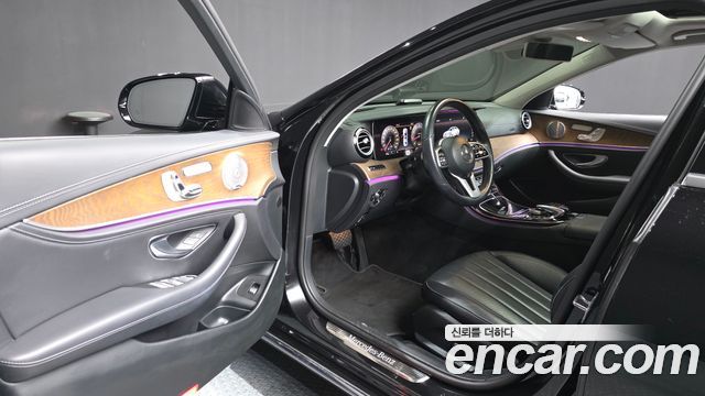 Mercedes-Benz E-Class E300 4MATIC Exclusive