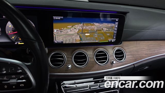 Mercedes-Benz E-Class E300 4MATIC Exclusive