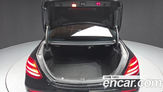 Mercedes-Benz E-Class E300 4MATIC Exclusive