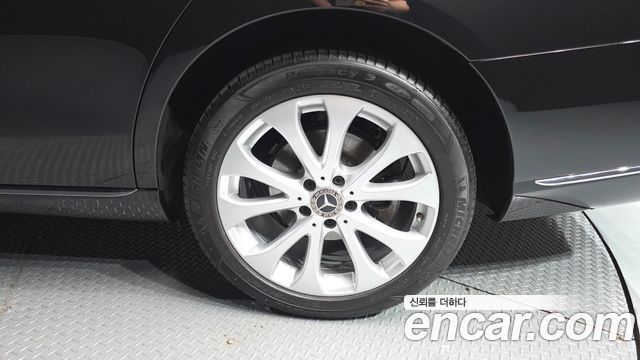 Mercedes-Benz E-Class E300 4MATIC Exclusive