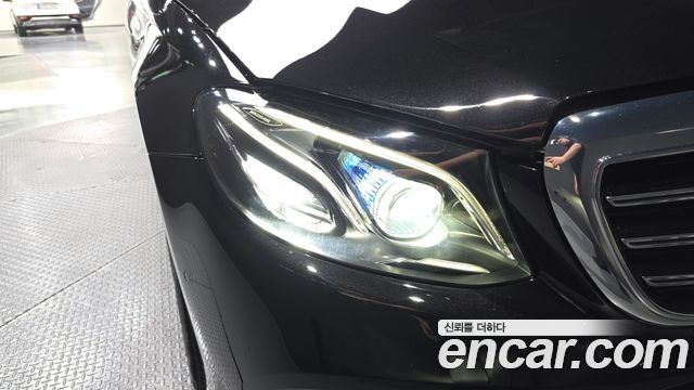 Mercedes-Benz E-Class E300 4MATIC Exclusive