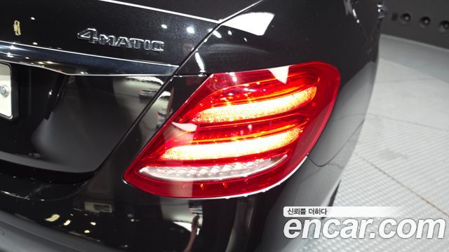 Mercedes-Benz E-Class E300 4MATIC Exclusive