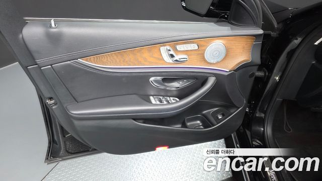 Mercedes-Benz E-Class E300 4MATIC Exclusive