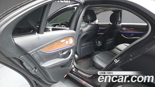 Mercedes-Benz E-Class E300 4MATIC Exclusive