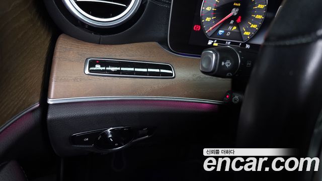 Mercedes-Benz E-Class E300 4MATIC Exclusive