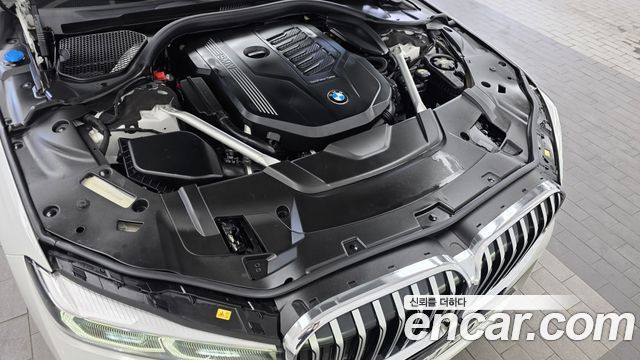 BMW 7-Series 740Li xDrive M Sport Package