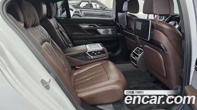BMW 7-Series 740Li xDrive M Sport Package
