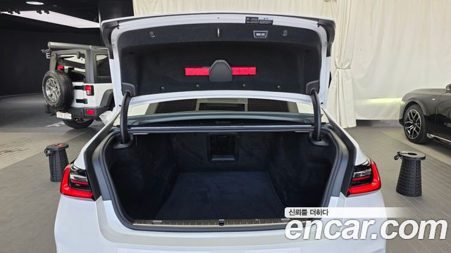 BMW 7-Series 740Li xDrive M Sport Package