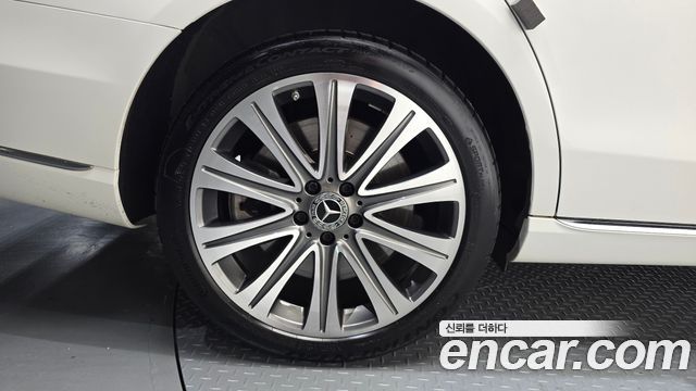 Mercedes-Benz E-Class E400 4MATIC Exclusive