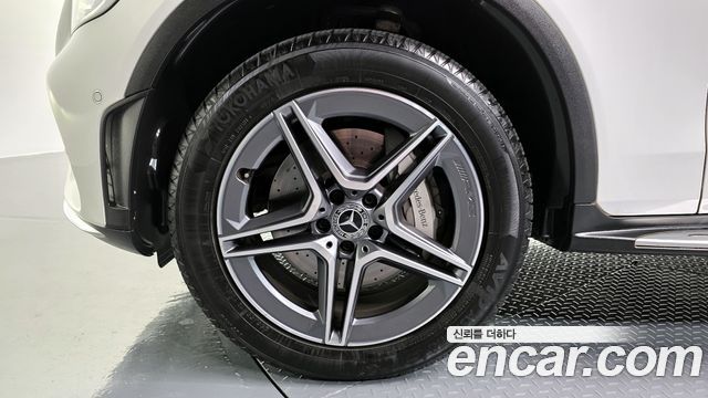 Mercedes-Benz GLC-Class GLC300e 4MATIC