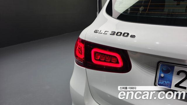 Mercedes-Benz GLC-Class GLC300e 4MATIC