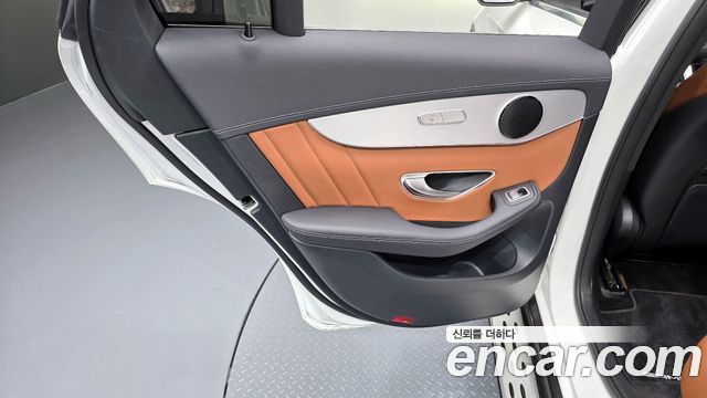 Mercedes-Benz GLC-Class GLC300e 4MATIC