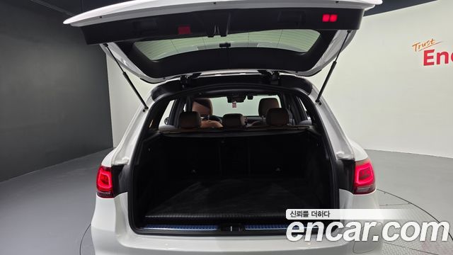 Mercedes-Benz GLC-Class GLC300e 4MATIC
