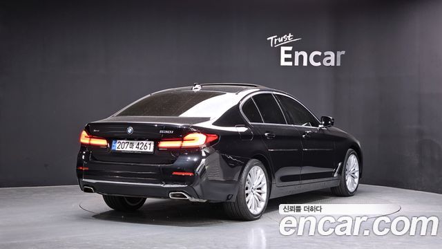 BMW 5-Series 530i xDrive Luxury