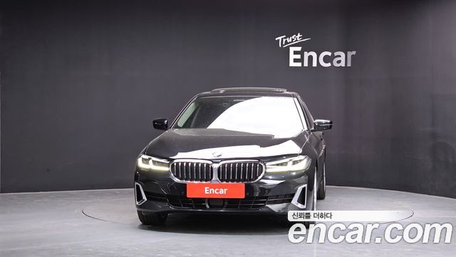 BMW 5-Series 530i xDrive Luxury
