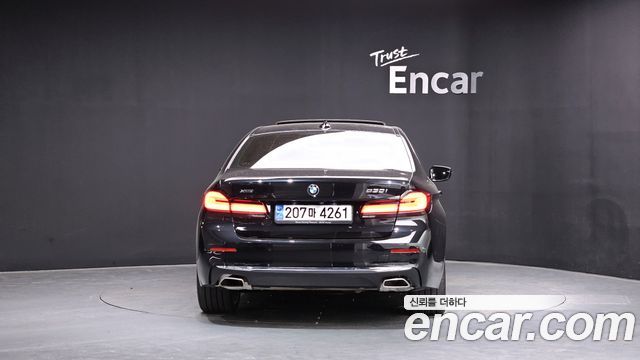 BMW 5-Series 530i xDrive Luxury