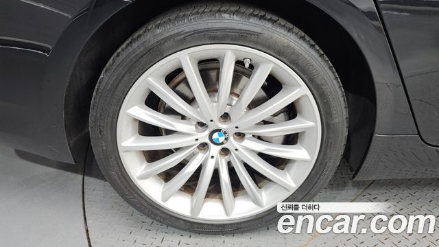 BMW 5-Series 530i xDrive Luxury