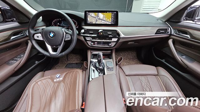 BMW 5-Series 530i xDrive Luxury