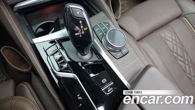 BMW 5-Series 530i xDrive Luxury
