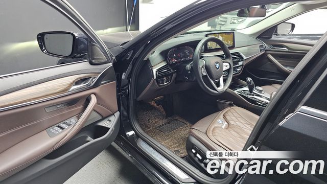 BMW 5-Series 530i xDrive Luxury