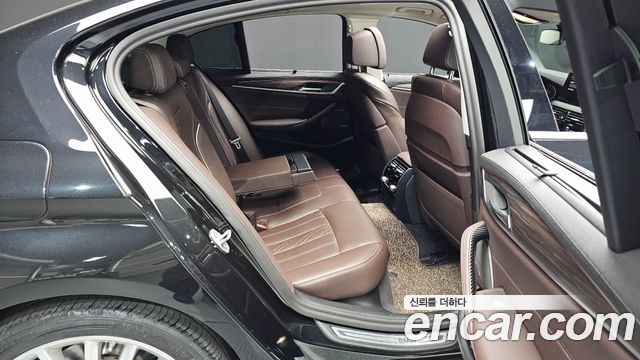 BMW 5-Series 530i xDrive Luxury