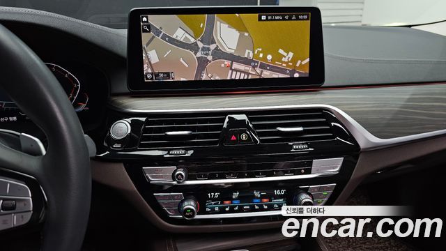 BMW 5-Series 530i xDrive Luxury