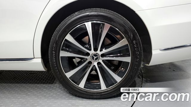 Mercedes-Benz E-Class E300e Exclusive