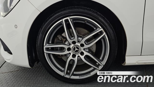 Mercedes-Benz CLA-Class CLA220 AMG Line