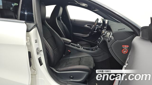 Mercedes-Benz CLA-Class CLA220 AMG Line