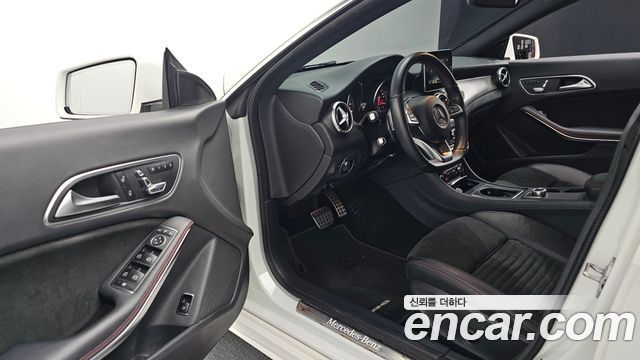Mercedes-Benz CLA-Class CLA220 AMG Line
