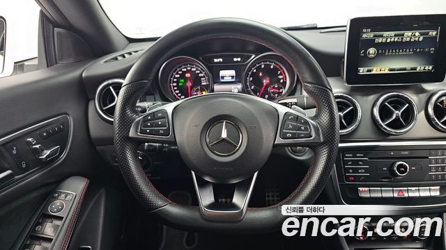 Mercedes-Benz CLA-Class CLA220 AMG Line