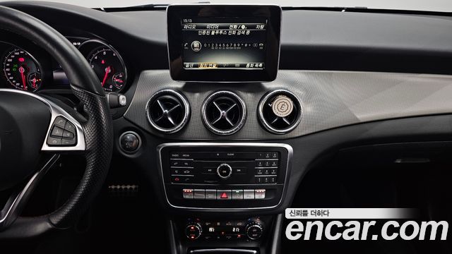 Mercedes-Benz CLA-Class CLA220 AMG Line