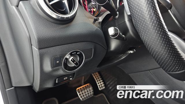 Mercedes-Benz CLA-Class CLA220 AMG Line