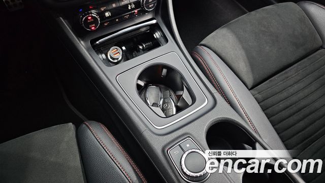 Mercedes-Benz CLA-Class CLA220 AMG Line