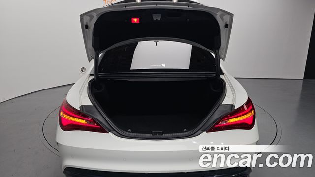 Mercedes-Benz CLA-Class CLA220 AMG Line