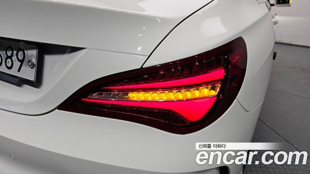 Mercedes-Benz CLA-Class CLA220 AMG Line