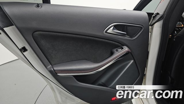 Mercedes-Benz CLA-Class CLA220 AMG Line