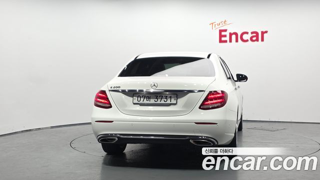 Mercedes-Benz E-Class E200 Avantgarde