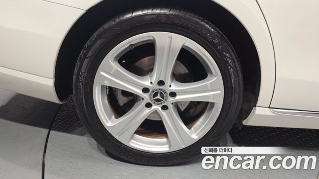 Mercedes-Benz E-Class E200 Avantgarde