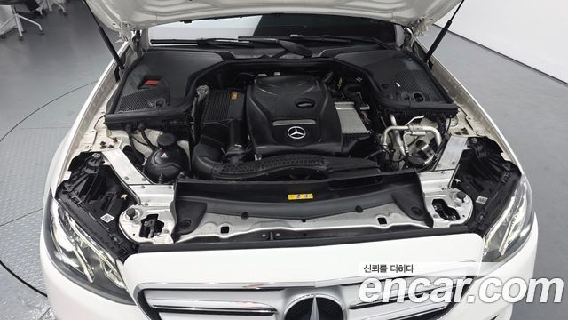 Mercedes-Benz E-Class E200 Avantgarde