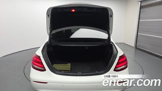 Mercedes-Benz E-Class E200 Avantgarde