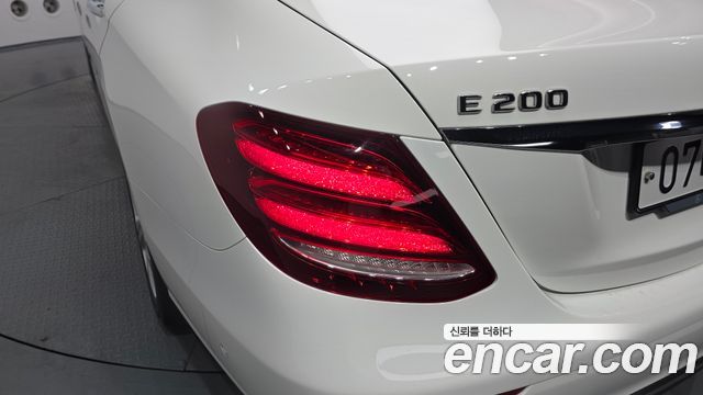 Mercedes-Benz E-Class E200 Avantgarde