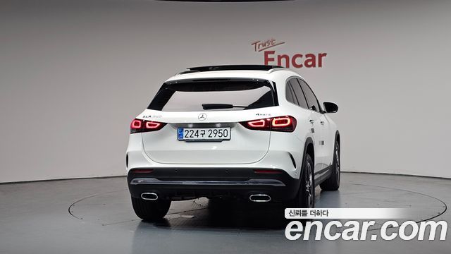 Mercedes-Benz GLA-Class GLA250 4MATIC