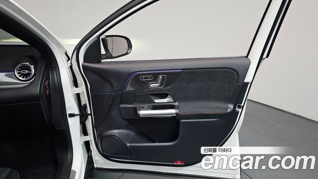 Mercedes-Benz GLA-Class GLA250 4MATIC