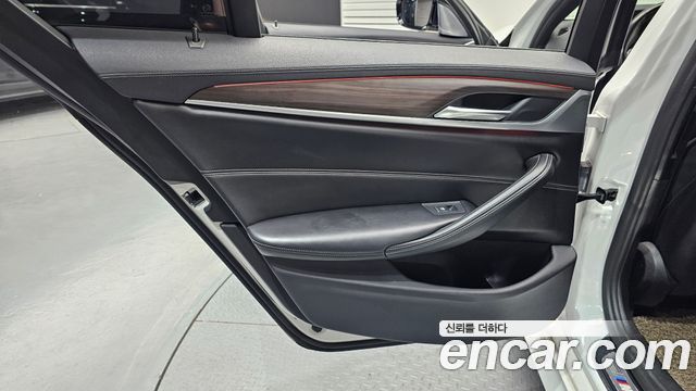 BMW 5-Series 530i M Sport Package Plus